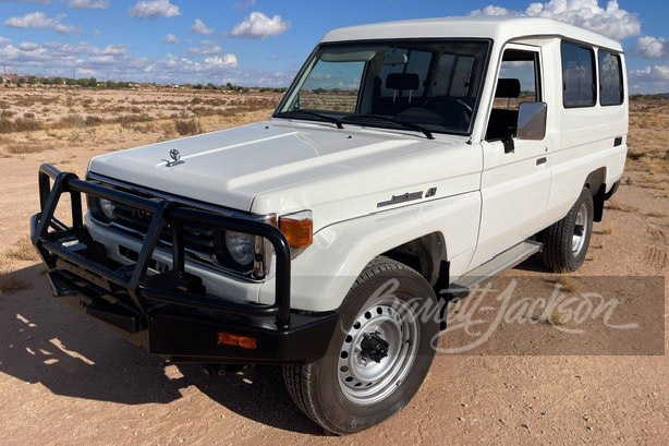 614x409