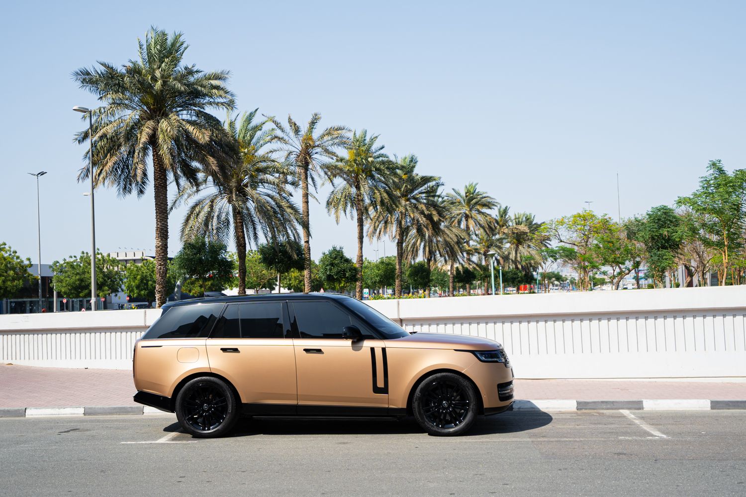 Range Rover Full Body Repaint in Custom Color by DEIZ GARAGE | AUTO.AE