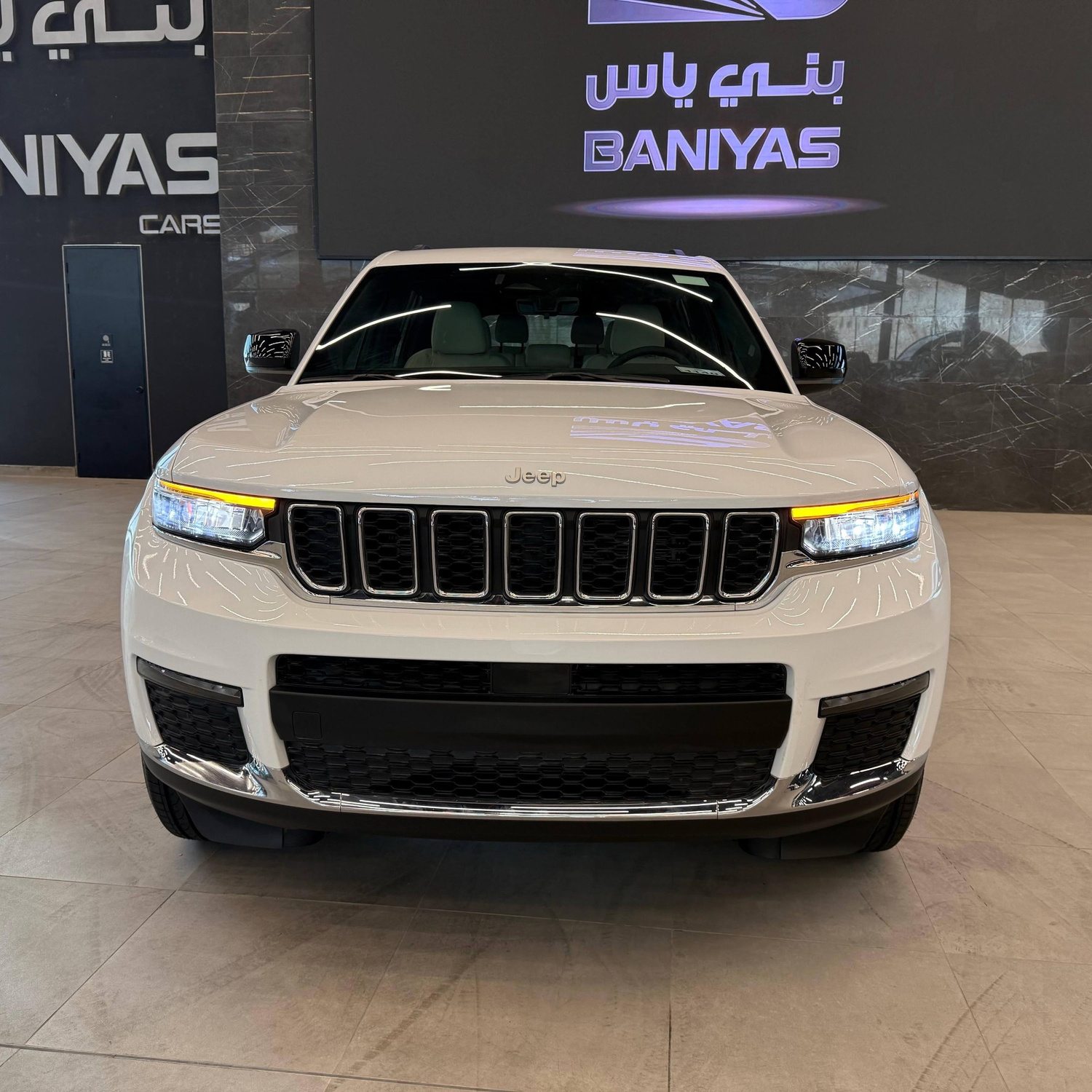 جيب جراند شيروكي 2025 — الصورة 2 من 8
