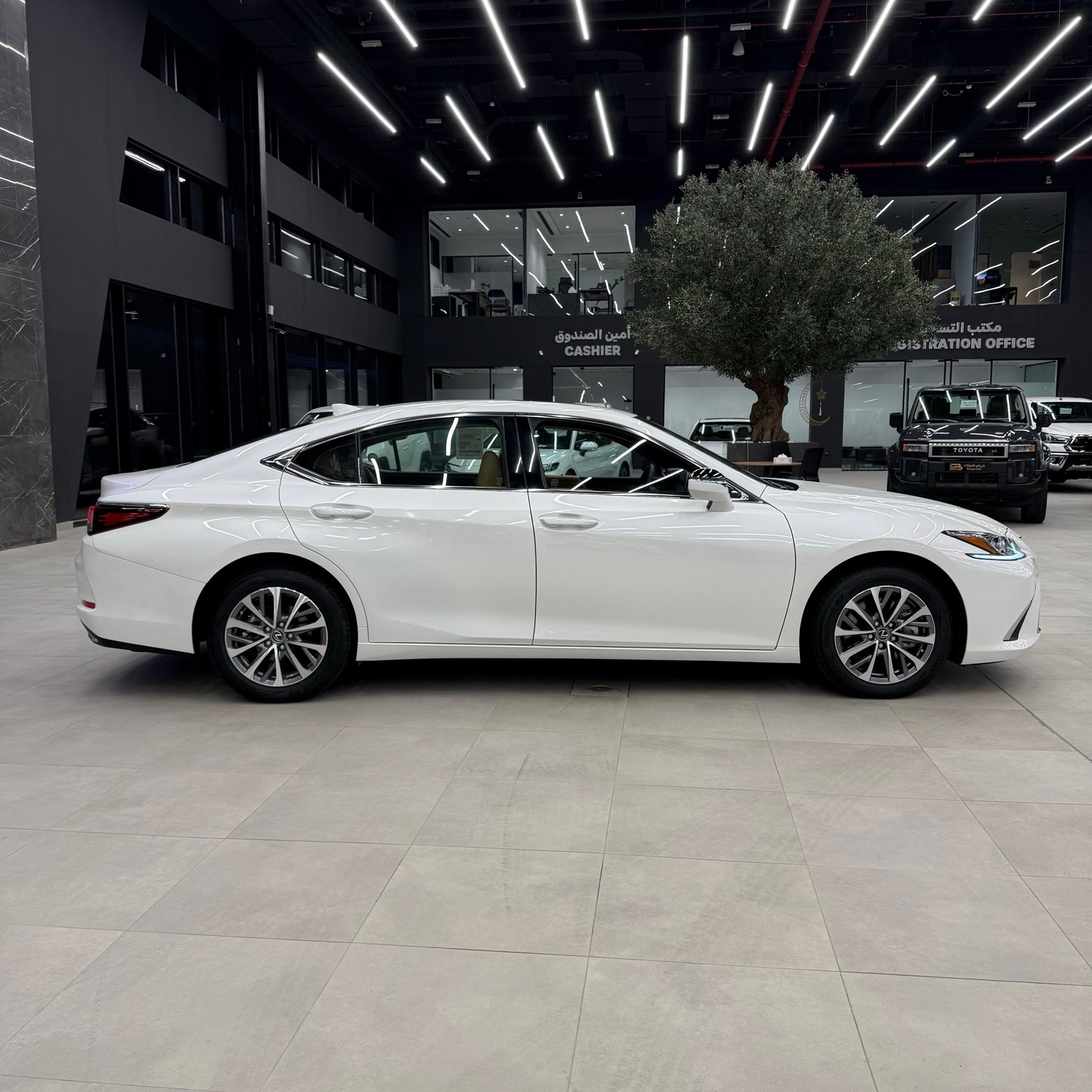 لكزس ES ES 350 2025 — الصورة 4 من 9