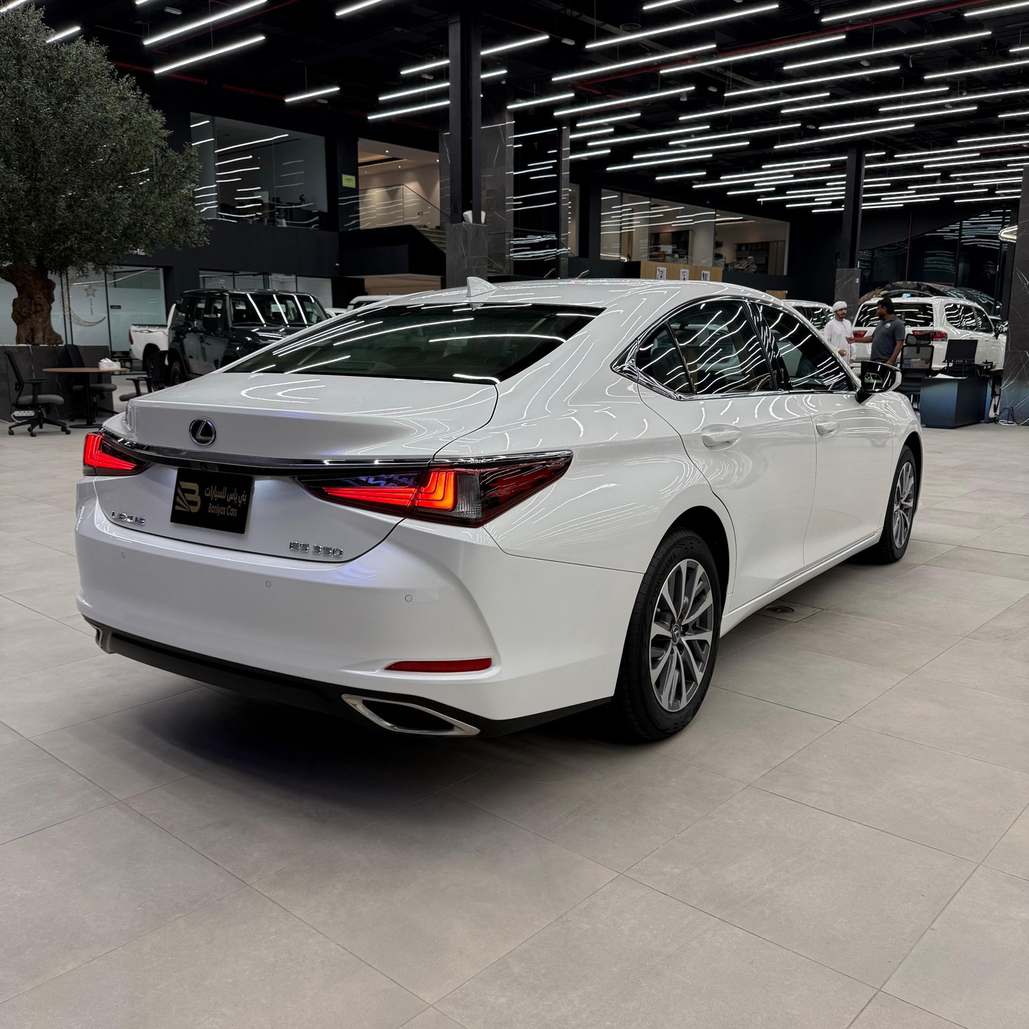 لكزس ES ES 350 2025 — الصورة 5 من 9