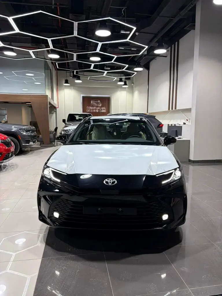 تويوتا كامري Hybrid 2026 — الصورة 2 من 14