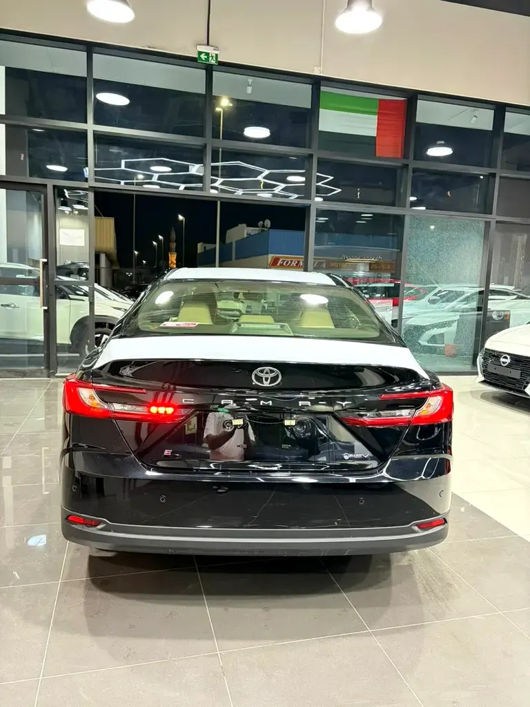 تويوتا كامري Hybrid 2026 — الصورة 4 من 14