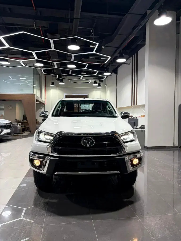 تويوتا هايلكس GLX double cab 2026 — الصورة 3 من 20