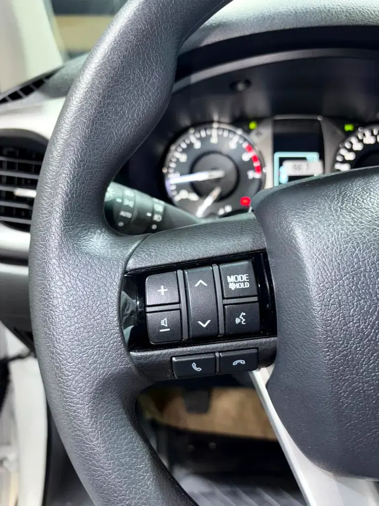 تويوتا هايلكس GLX double cab 2026 — الصورة 12 من 20