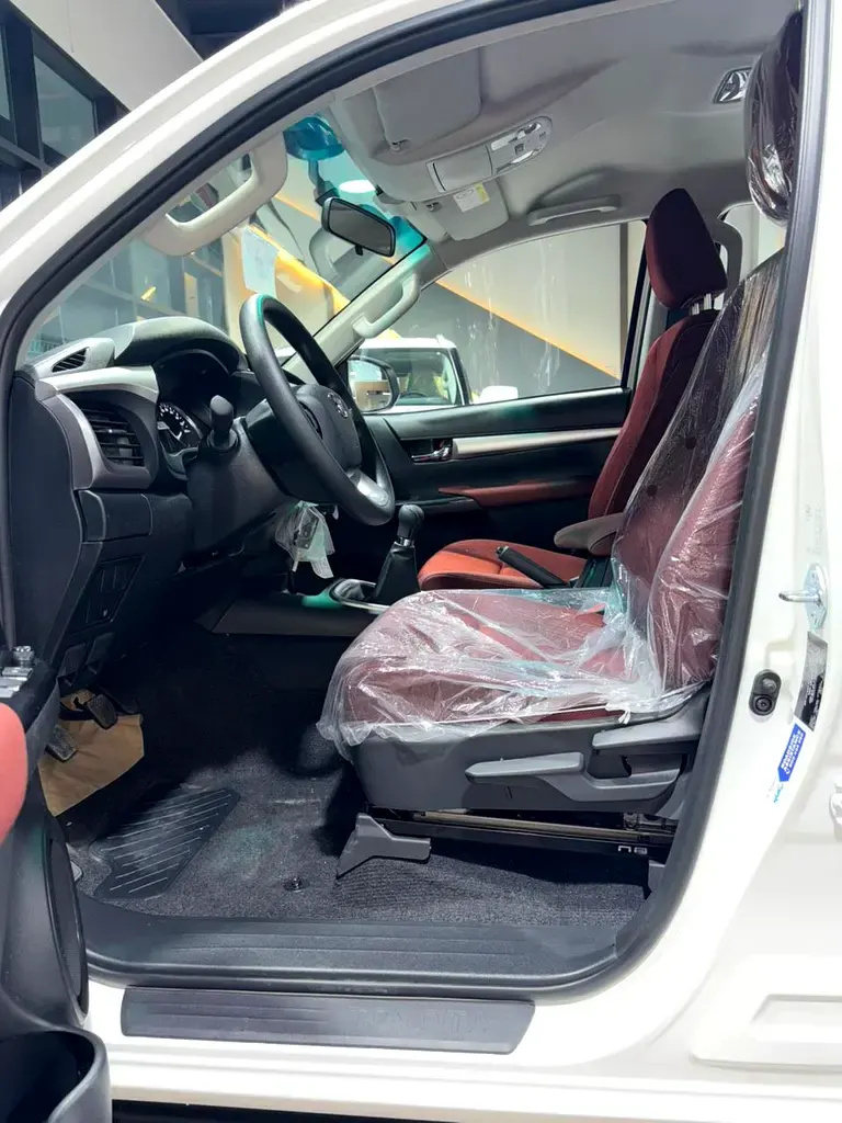 تويوتا هايلكس GLX double cab 2026 — الصورة 14 من 20