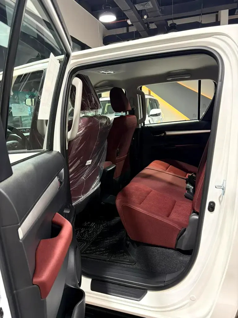 تويوتا هايلكس GLX double cab 2026 — الصورة 15 من 20