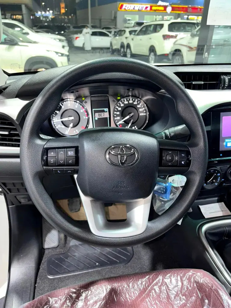 تويوتا هايلكس GLX double cab 2026 — الصورة 10 من 20
