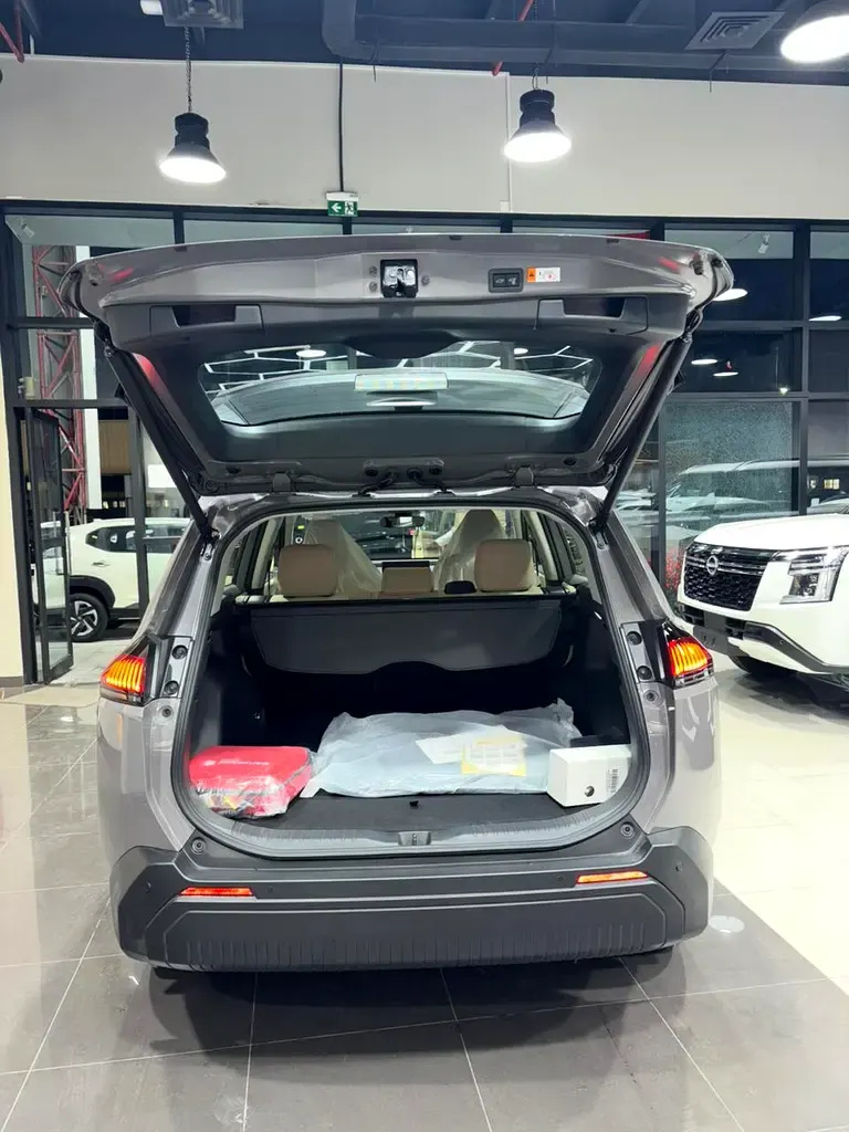تويوتا راف فور XLE Hybrid 2026 — الصورة 17 من 20
