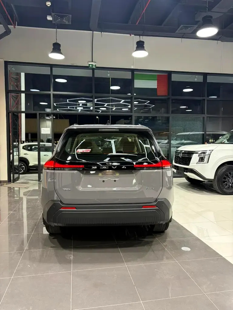 تويوتا راف فور XLE Hybrid 2026 — الصورة 4 من 20