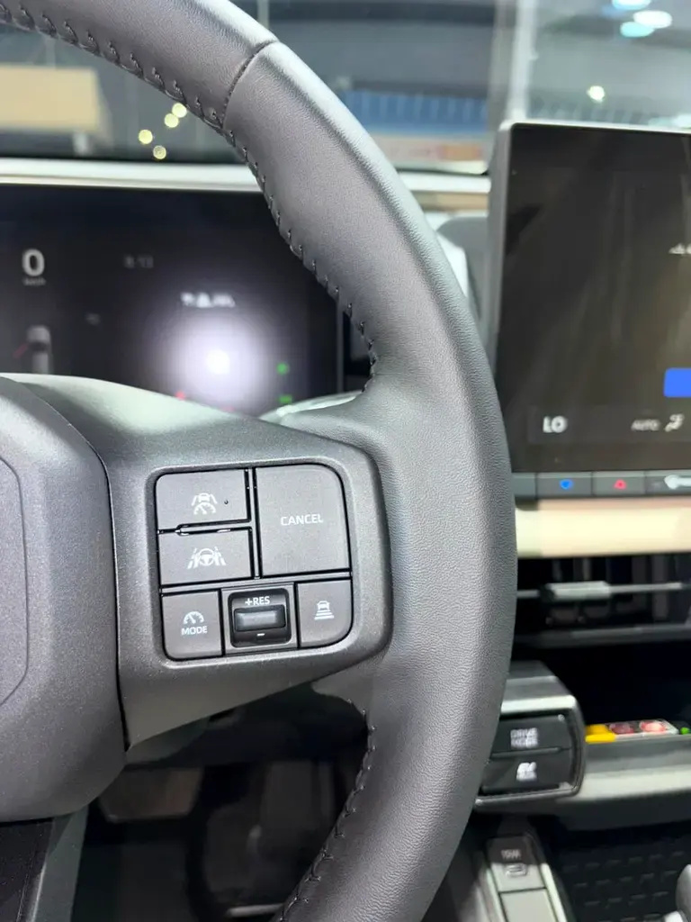تويوتا راف فور XLE Hybrid 2026 — الصورة 7 من 20