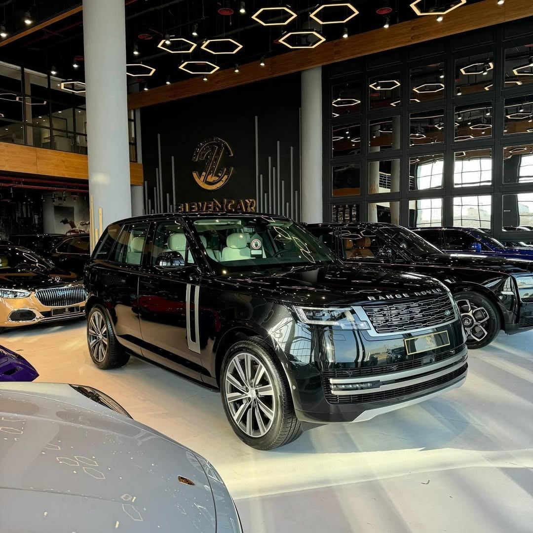 شراء Land Rover Range Rover (2024) 3.0 l بنزين في في المملكة العربية ...